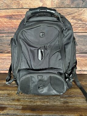 SwissGear Black Men's Everyday Travel & Laptop Backpack